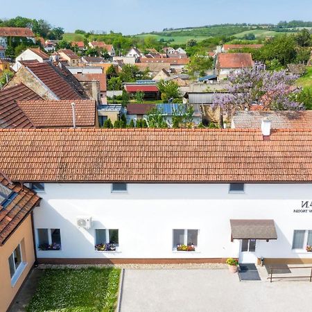 Resort Valtberg - Depandance Valtice Zewnętrze zdjęcie