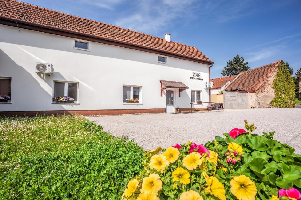 Resort Valtberg - Depandance Valtice Zewnętrze zdjęcie