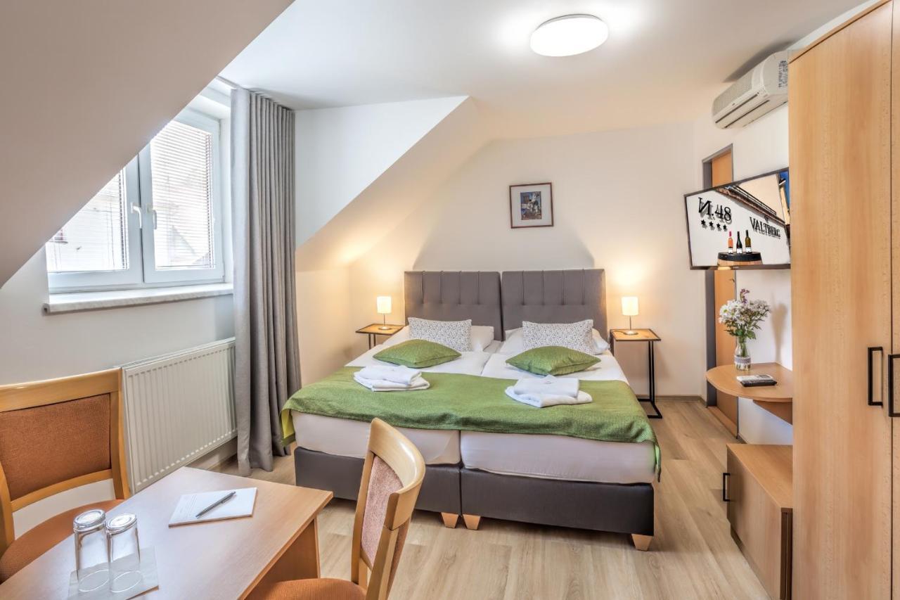 Resort Valtberg - Depandance Valtice Zewnętrze zdjęcie